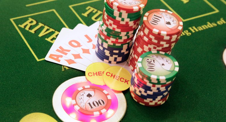 آموزش قوانین بازی پوکر مانیل یا Manila Hold ‘Em Poker